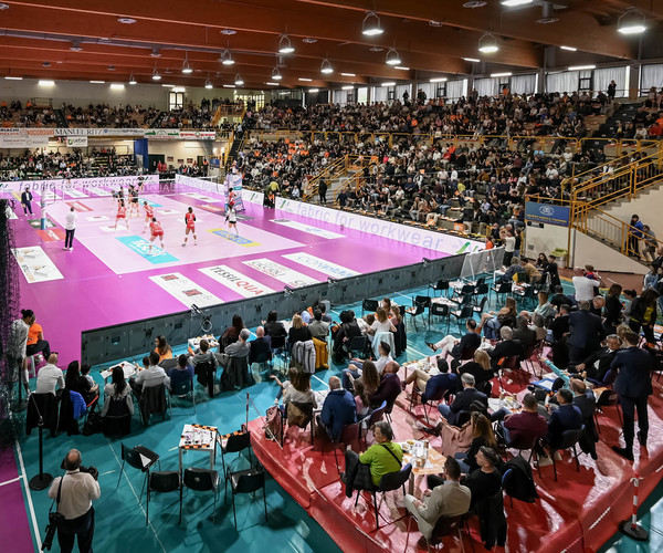 Ufficiale il calendario della Regular Season di Serie A1 Tigotà 25-26: esordio in casa con Cuneo il 6 ottobre, alla decima il derby con Vallefoglia