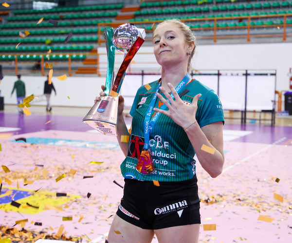 Giulia Bresciani resta alla CBF Balducci HR anche nel 2025/26: quarto anno in arancionero per la regina delle promozioni in A1