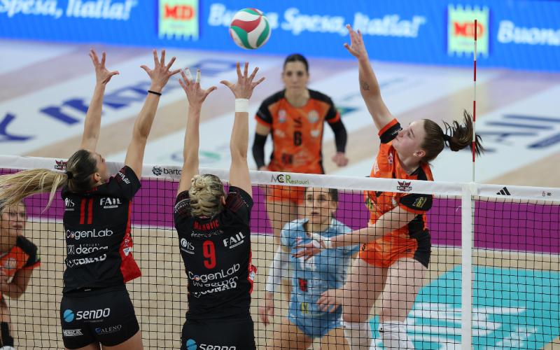 Una CBF Balducci HR battagliera vince a Perugia al tie break: il 2025 si chiude con una vittoria importante per la corsa salvezza