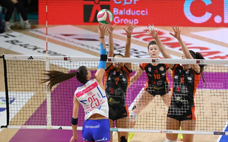 Le arancionere lottano ma vengono superate da Milano (0-3) in un Fontescodella sold out