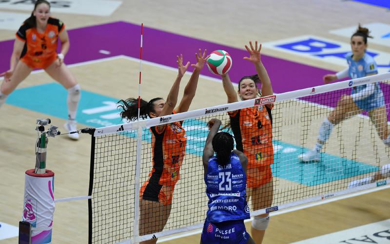 Niente da fare al PalaVerde contro le campionesse dell'Imoco Conegliano: arancionere sconfitte in tre set