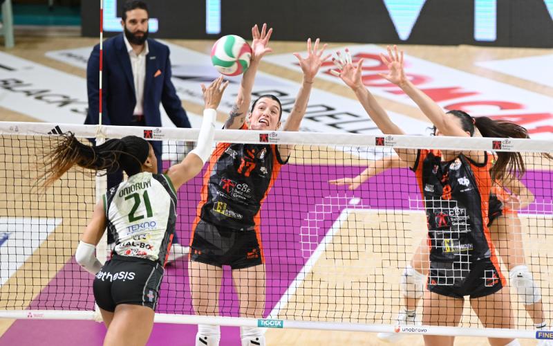 La CBF Balducci HR non riesce a fare suo il derby marchigiano: Vallefoglia passa in quattro set al Fontescodella