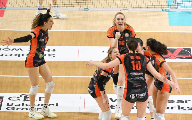 Ci siamo: sabato 21 (ore 20.30) a Treviglio la determinante sfida con Bergamo: arancionere a caccia della salvezza nell'ultima giornata