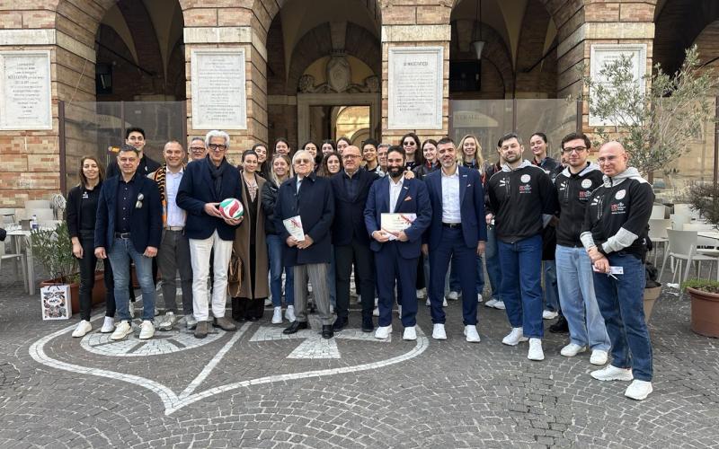 La CBF Balducci HR premiata dall'Amministrazione comunale di Macerata per il raggiungimento della salvezza in Serie A1