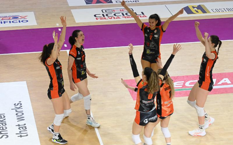 Tutto pronto per l'esordio casalingo nei Playoff Challenge A1: sabato 7 (ore 18) al Fontescodella torna la sfida con Firenze